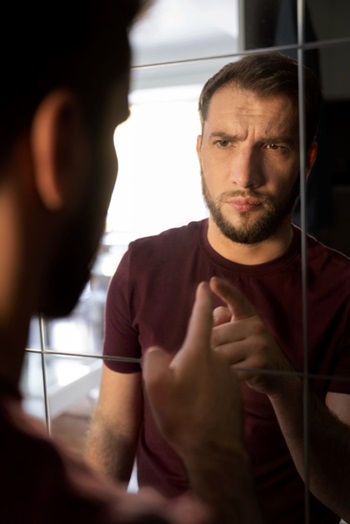 Do you like talking to yourself ? तो जानिए विज्ञान इसके बारे में क्या कहता है